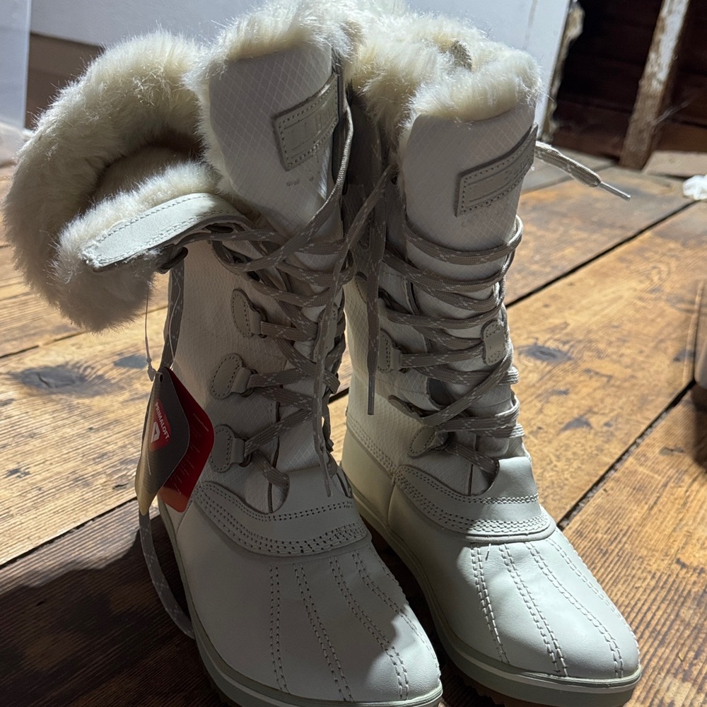 L.L. Bean Women's Cream Winter Boots - Picture 2 of 3